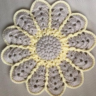 けます 手編み☆お花クッション by ありんこ☆手編みs shop|ラクマ けます 手編み☆お花クッション by ありんこ☆手編みs shop|ラクマ