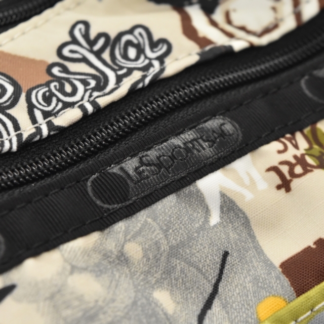 LeSportsac(レスポートサック)のLeSportsac レスポートサック 総柄 ナイロン ショルダーバッグ マルチカラー メンズのバッグ(ショルダーバッグ)の商品写真