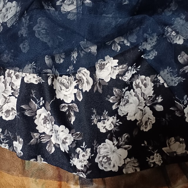 INGNI(イング)のINGNI 花柄 チュールスカート レディースのスカート(ひざ丈スカート)の商品写真