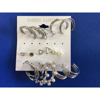 ファッショナブルピアス　９個セット(ピアス)