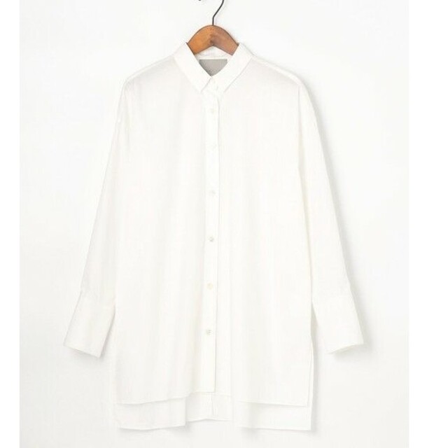 自由区(ジユウク)の⭐タグ付未使用⭐UNFILOアンフィーロ　イージーケアカラーシャツ　ホワイト32 レディースのトップス(シャツ/ブラウス(長袖/七分))の商品写真