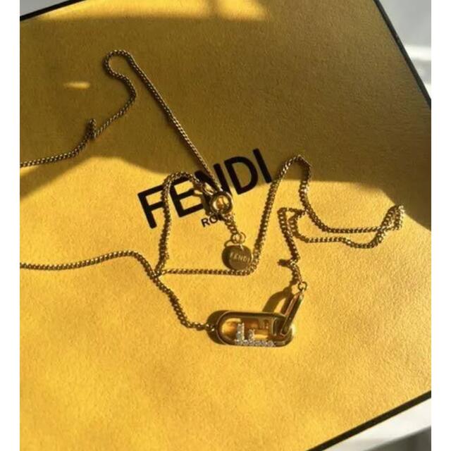 48％割引人気新品入荷 FENDI【新作】Collier O’Lock/オーロックネックレス ★追跡付き ネックレス・ペンダント アクセサリー