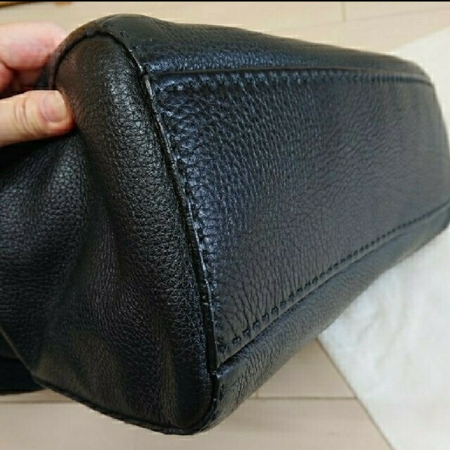 PRADA レザー ショルダーバッグ 黒 PRADA レザー ショルダーバッグ 黒