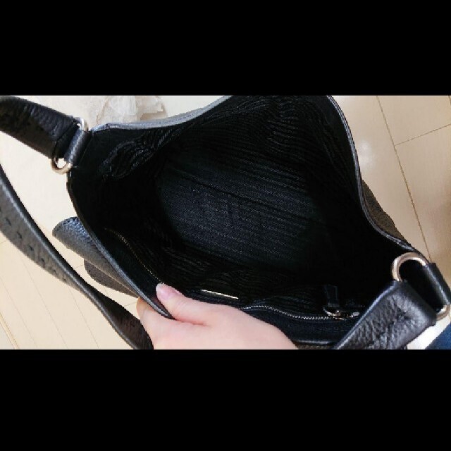 PRADA レザー ショルダーバッグ 黒 PRADA レザー ショルダーバッグ 黒
