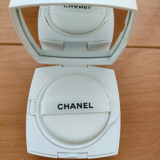 CHANEL(シャネル)の【専用】CHANEL LE BLANC コスメ/美容のベースメイク/化粧品(化粧下地)の商品写真