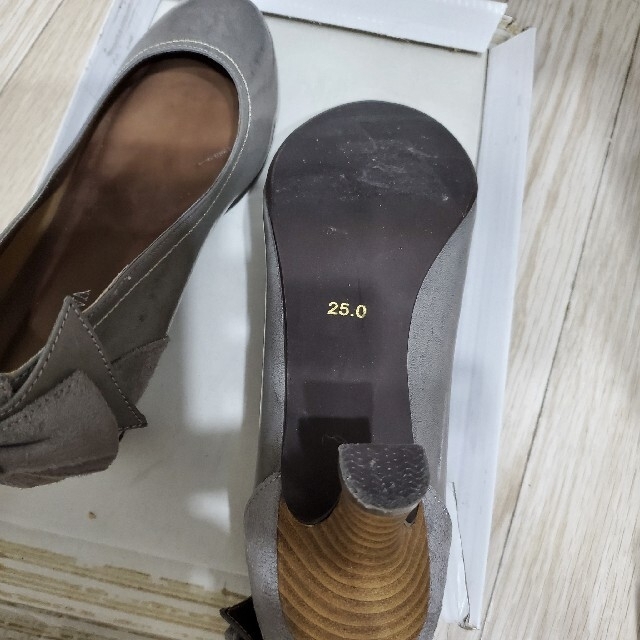 バックリボンパンプス　グレー レディースの靴/シューズ(ハイヒール/パンプス)の商品写真