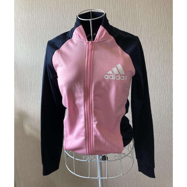 adidas(アディダス)の未使用　adidas アディダス　ジャージ上下セット　160cm スポーツ/アウトドアのトレーニング/エクササイズ(トレーニング用品)の商品写真