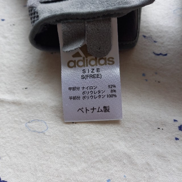 adidas(アディダス)のアディダス　ランニンググローブ スポーツ/アウトドアのランニング(ウェア)の商品写真