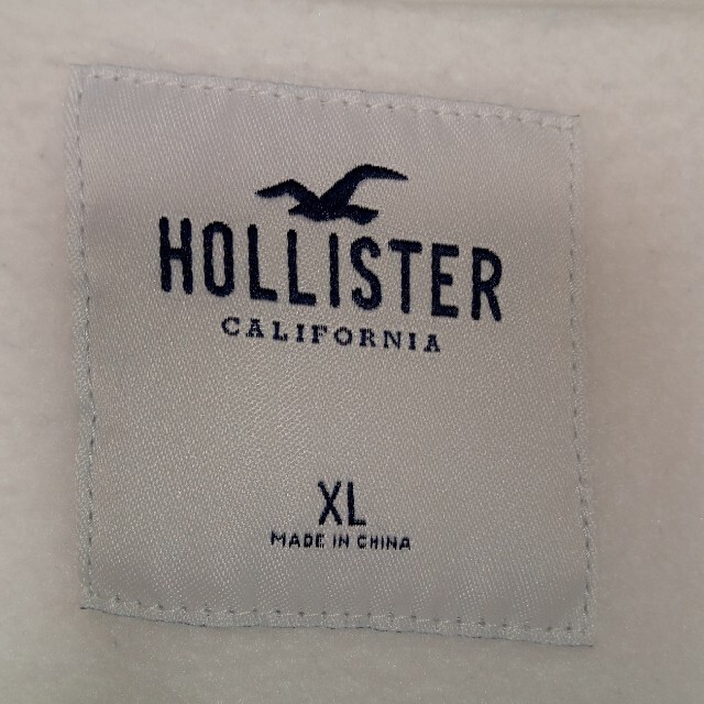 Hollister(ホリスター)のHollister ﾒﾝｽﾞﾌﾟﾙｵｰﾊﾞｰﾊﾟｰｶｰ ﾎﾜｲﾄ XL 送料無料 メンズのトップス(パーカー)の商品写真
