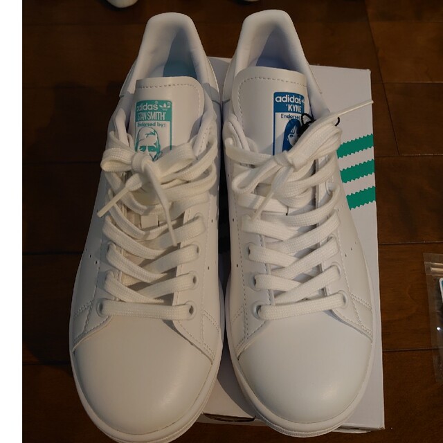 adidas(アディダス)のKYNE × STAN SMITH アディダス メンズの靴/シューズ(スニーカー)の商品写真