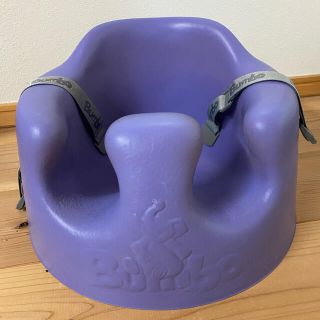 バンボ(Bumbo)のバンボ　ベビーチェア　パープル　腰ベルト付き(その他)