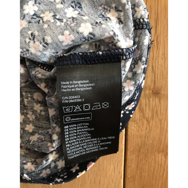 H&M(エイチアンドエム)のH&M 小花柄 ノースリーブ ワンピース 80センチ 黒 キッズ/ベビー/マタニティのベビー服(~85cm)(ワンピース)の商品写真