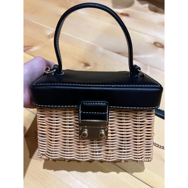 ZARA(ザラ)のZARA カゴショルダーバッグ レディースのバッグ(かごバッグ/ストローバッグ)の商品写真