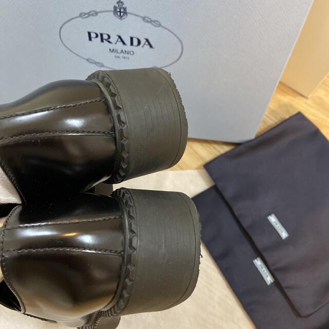 PRADA(プラダ)のPRADAプラダ　チョコレートブラッシュドレザーローファー 34.5 21.5 レディースの靴/シューズ(ローファー/革靴)の商品写真