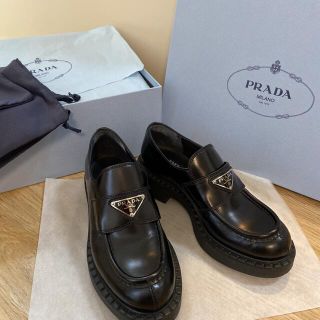 極美品 PRADA プラダ チョコレート ブラッシュドレザー ローファー