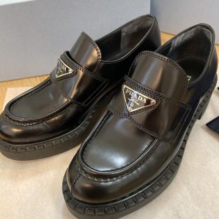 PRADA - PRADAプラダ チョコレートブラッシュドレザーローファー 34.5