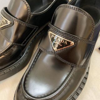 PRADA - PRADAプラダ チョコレートブラッシュドレザーローファー 34.5
