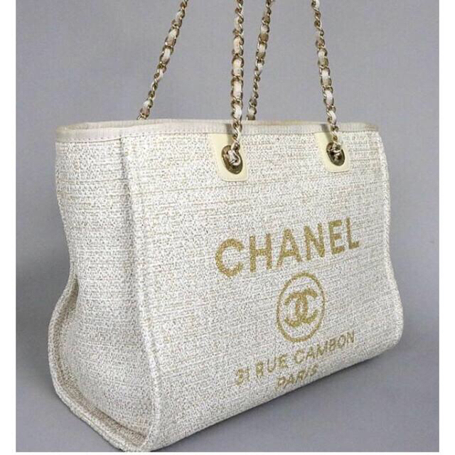 CHANEL【美品】CHANELドーヴィルチェーントートバッグMM