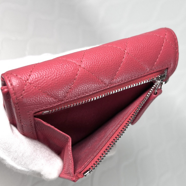 CHANEL(シャネル)の美品CHANEL シャネル  マトラッセ キャビアスキン 三つ折り　財布 レディースのファッション小物(財布)の商品写真