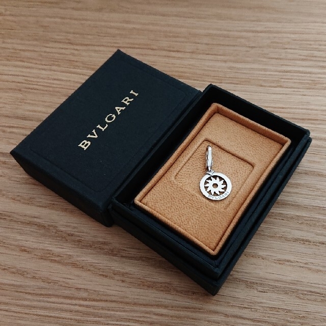 BVLGARI(ブルガリ)の【正規品・美品】BVLGARI K18WG トッドサンチャーム CN852424 レディースのアクセサリー(チャーム)の商品写真