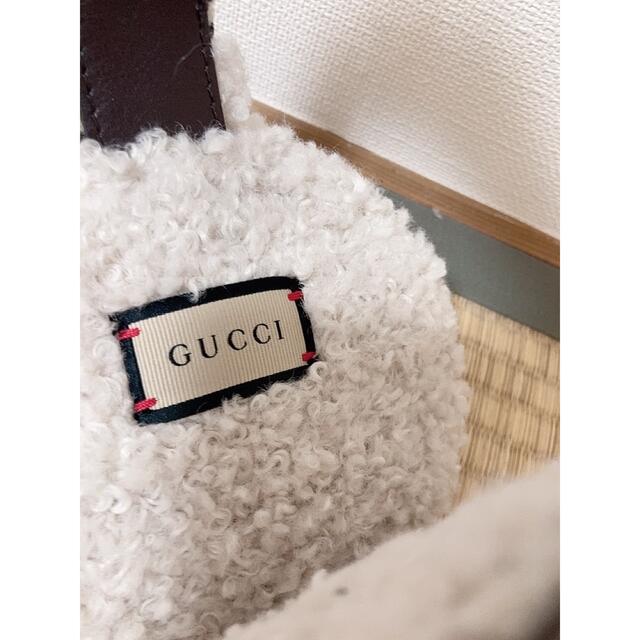 Gucci(グッチ)のGUCCI グッチ イヤーマフ ロゴ入り ホワイト ボア レディースのファッション小物(イヤーマフ)の商品写真