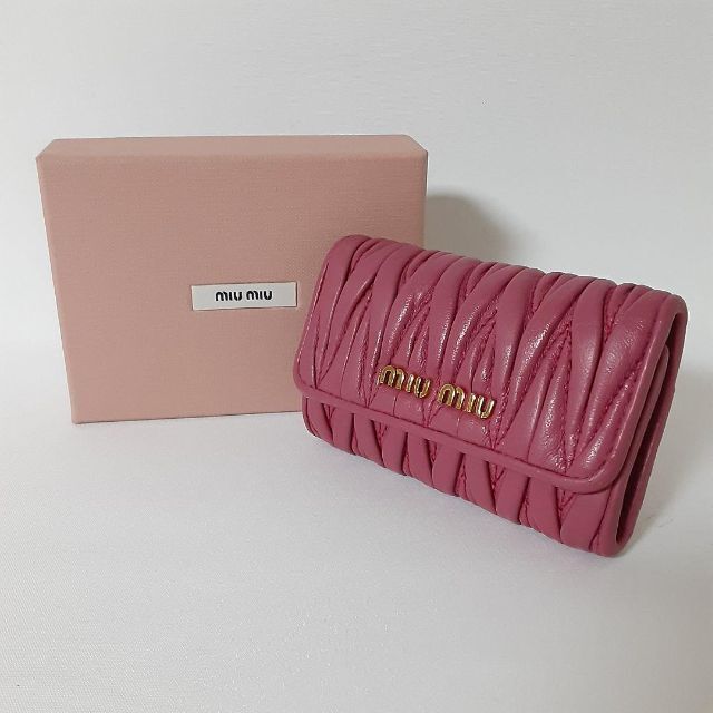 miumiu(ミュウミュウ)のミュウミュウ　miu miu　キーケース　6連　濃いピンク レディースのファッション小物(キーケース)の商品写真