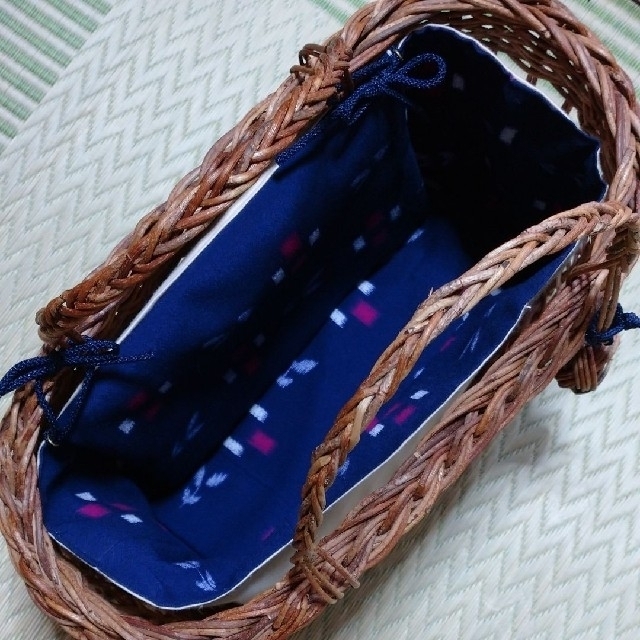 あけび籠 カゴバッグ 内袋とチャーム付き レディースのバッグ(かごバッグ/ストローバッグ)の商品写真