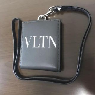 VALENTINO - 美品 ヴァレンティノ ネックホルダーウォレットの