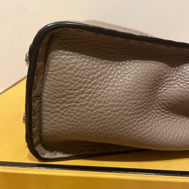 FENDI(フェンディ)のFENDI フェンディ　ピーカブー　セレリア レディースのバッグ(ハンドバッグ)の商品写真