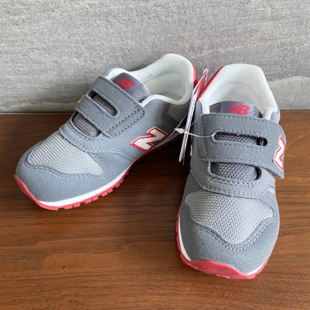 New Balance(ニューバランス)の【新品】15センチ ネイビー×ゴールド ニューバランス スニーカー キッズ キッズ/ベビー/マタニティのキッズ靴/シューズ(15cm~)(スニーカー)の商品写真