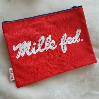 ミルクフェド(MILKFED.)のmilk fed.　ミルクフェド　フラットポーチ　赤　白ロゴ(ポーチ)