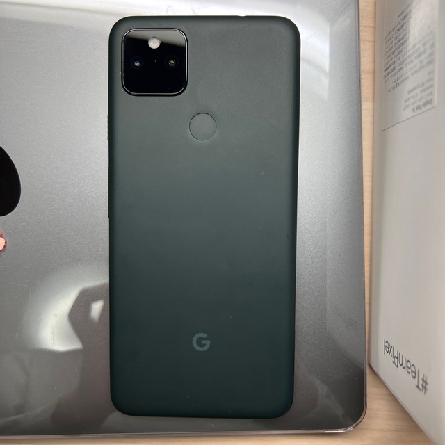 Google Pixel(グーグルピクセル)のpixel5a5g 純正ケース付 スマホ/家電/カメラのスマートフォン/携帯電話(スマートフォン本体)の商品写真