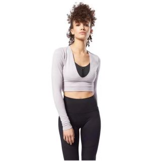 リーボック(Reebok)の【新品タグ付き】リーボック　ロングスリーブウェア　AYA着用モデル(カットソー(長袖/七分))