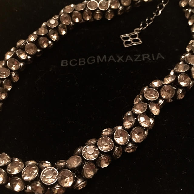 BCBGMAXAZRIA(ビーシービージーマックスアズリア)のBCBG MAXAZRIA ビジュー チェーン ネックレス シルバー ブラック レディースのアクセサリー(ネックレス)の商品写真