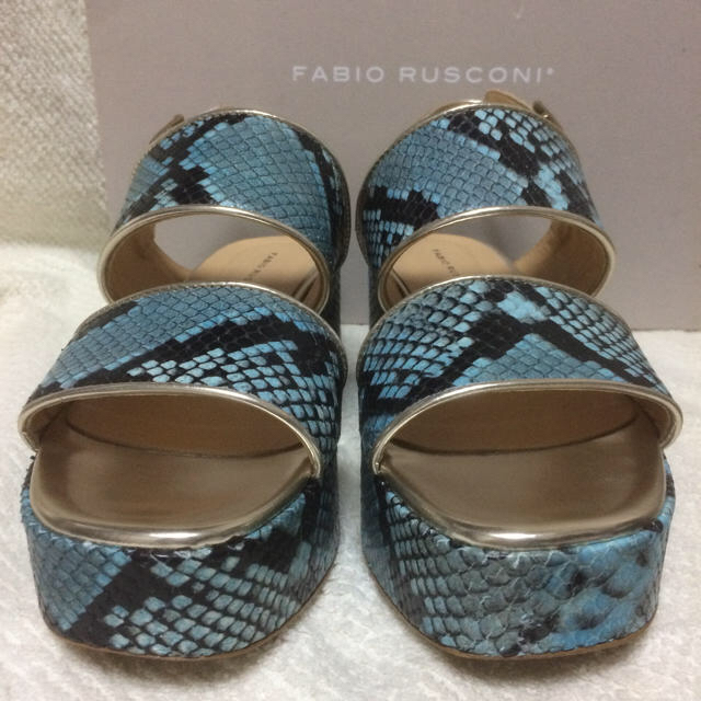 FABIO RUSCONI(ファビオルスコーニ)の一度のみ ファビオ パイソン サンダル✨ レディースの靴/シューズ(サンダル)の商品写真