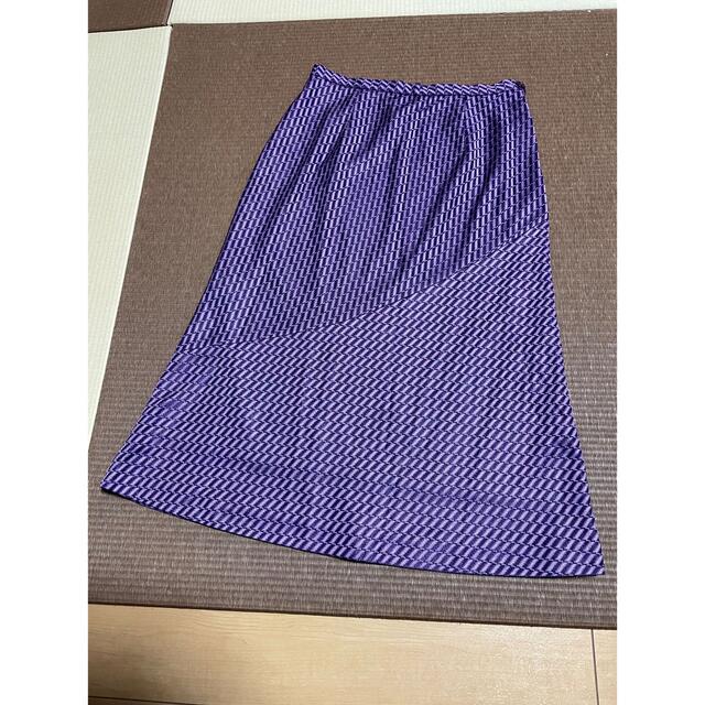INDIVI(インディヴィ)のインディヴィ  紫柄スカート　サイズ38 レディースのスカート(ひざ丈スカート)の商品写真