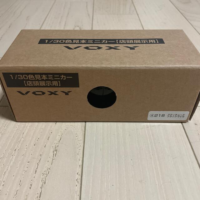 VOXY 1/30色　見本ミニカー　アティチュードブラックマイカ　トヨタミニカー