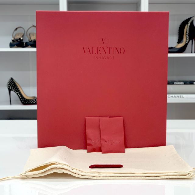 VALENTINO(ヴァレンティノ)の3736 ヴァレンティノ ロックスタッズ スウェード ショートブーツ ブラック レディースの靴/シューズ(ブーツ)の商品写真