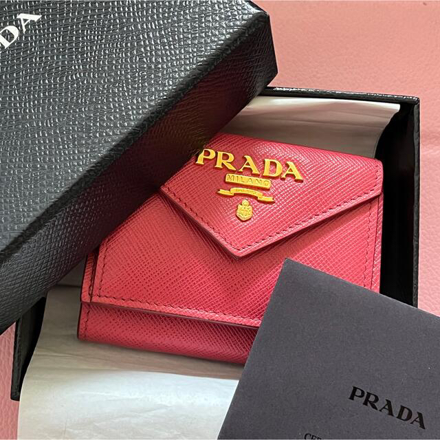 PRADA(プラダ)のPRADA 三つ折財布 ミニウォレット カードケース 美品 セット レディースのファッション小物(財布)の商品写真