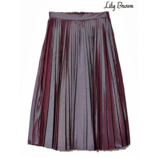 リリーブラウン(Lily Brown)のシャイニープリーツスカート(ひざ丈スカート)