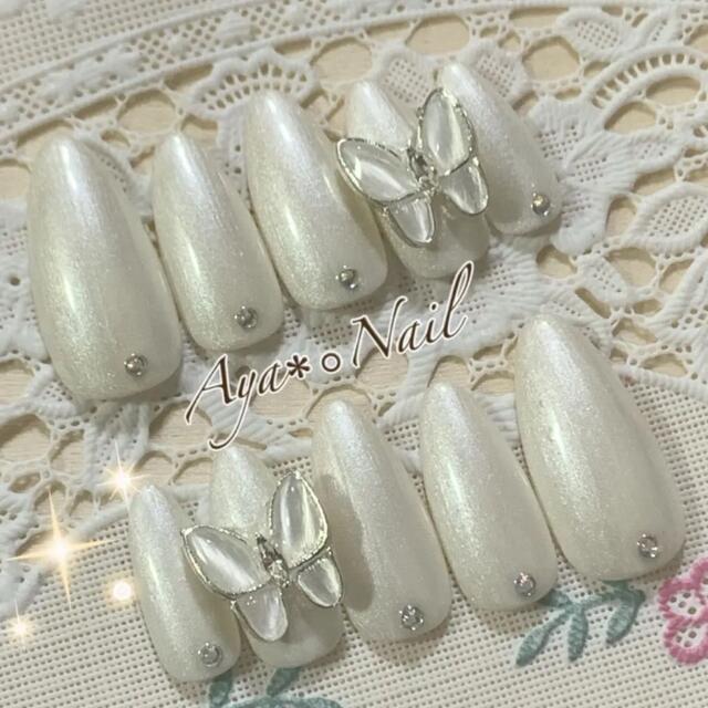 キャッツアイバタフライ♡パールホワイト♡スキニーオーバル♡ネイルチップ コスメ/美容のネイル(つけ爪/ネイルチップ)の商品写真