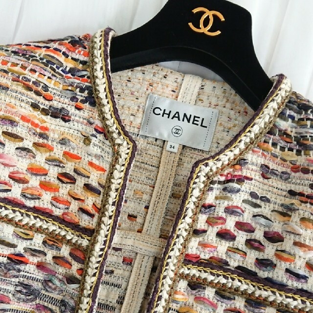 CHANEL(シャネル)のシャネル ジャケット❤️CoCoマークボタン➕ツイード❤️新品同様❤️ レディースのジャケット/アウター(ノーカラージャケット)の商品写真