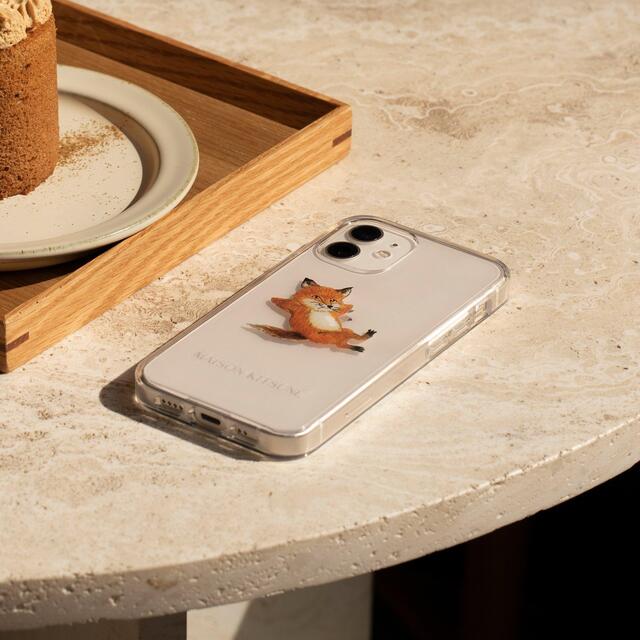 MAISON KITSUNE'(メゾンキツネ)のメゾンキツネ Chillax Fox iPhone12/12Pro (クリア) スマホ/家電/カメラのスマホアクセサリー(iPhoneケース)の商品写真