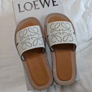 ロエベ 白 サンダル(レディース)の通販 10点 | LOEWEのレディースを
