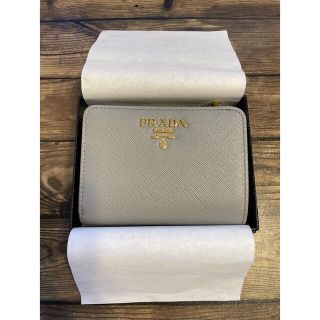 プラダ(PRADA)の【最終値下げ】プラダ サフィアーノレザー グレー 水色 財布 二つ折り(財布)