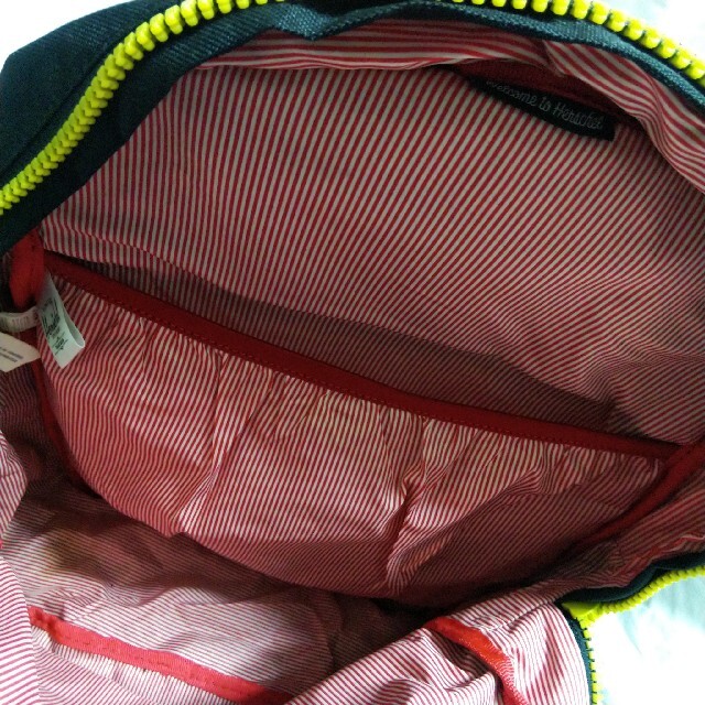 HERSCHEL(ハーシェル)のHerschel　男女兼用　イエロー×ブラック　バックパック　リュック レディースのバッグ(リュック/バックパック)の商品写真