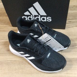 新品 23.5cm adidas スニーカー コアファイト レディース キッズ(スニーカー)