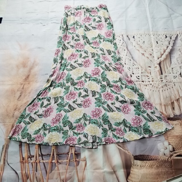 FOREVER 21(フォーエバートゥエンティーワン)のマーメイドロングスカート 花柄 レディースのスカート(ロングスカート)の商品写真