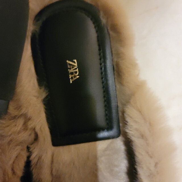 ZARA(ザラ)のZARA♥️新品今季ファーサンダル レディースのファッション小物(マフラー/ショール)の商品写真