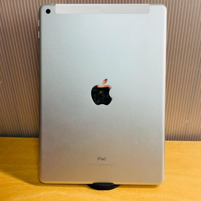 iPad 第5世代 32GB Wi-Fi+Cellularモデル　SIMフリー 1